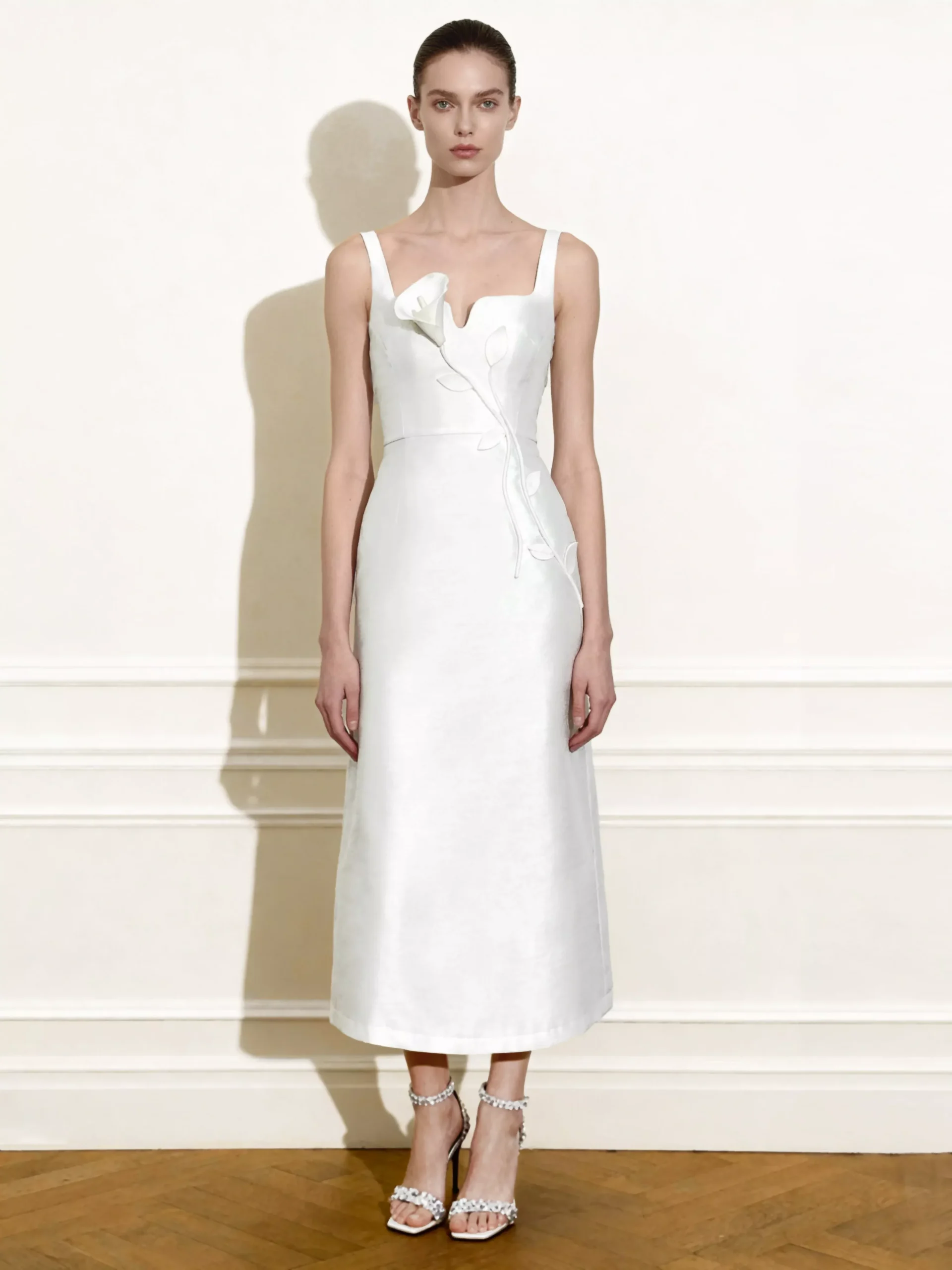 3D Vine-Appliqué Asymmetric Sweetheart Gown - White