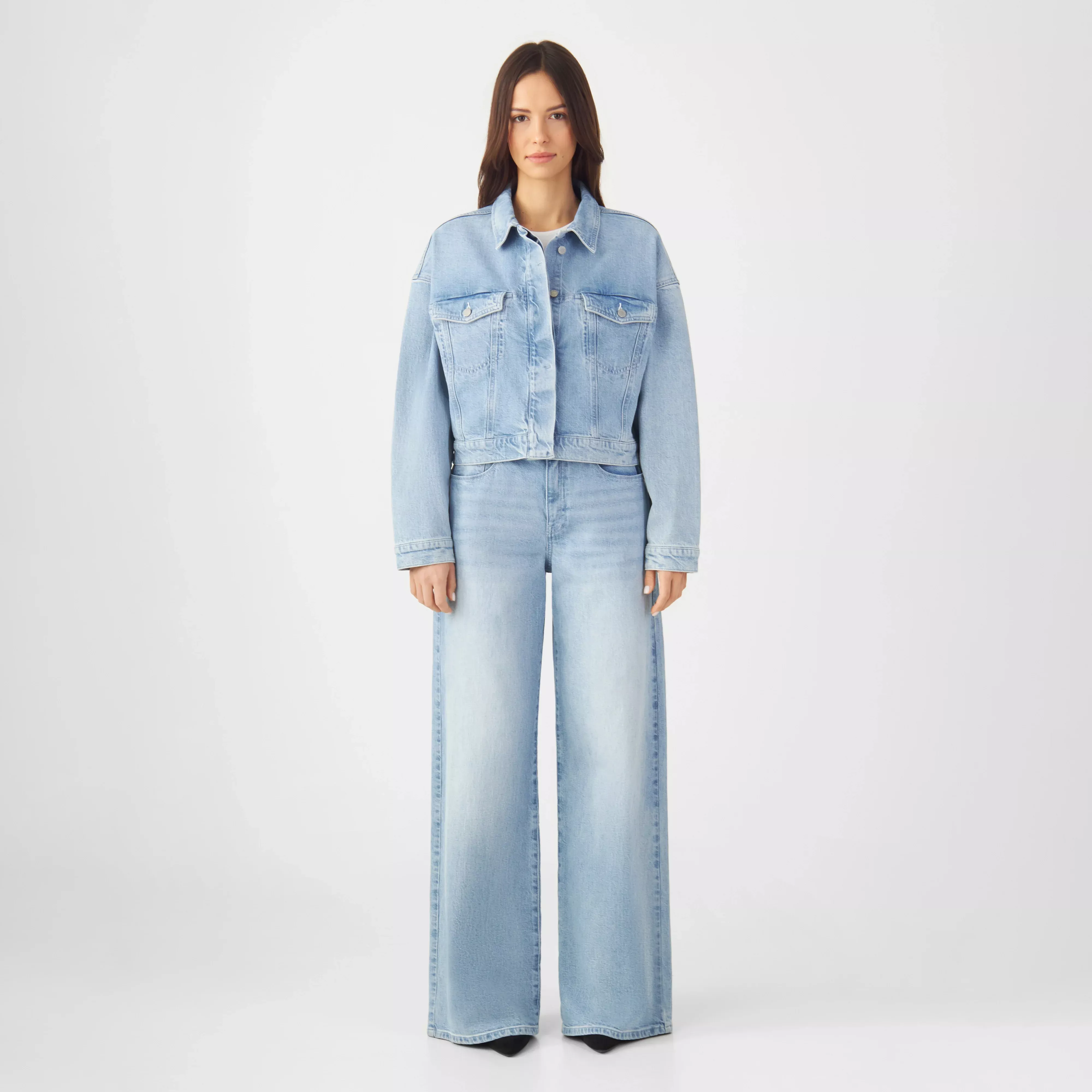 AMARA Minimal Stretch - Boxy Jacket - Light Blue