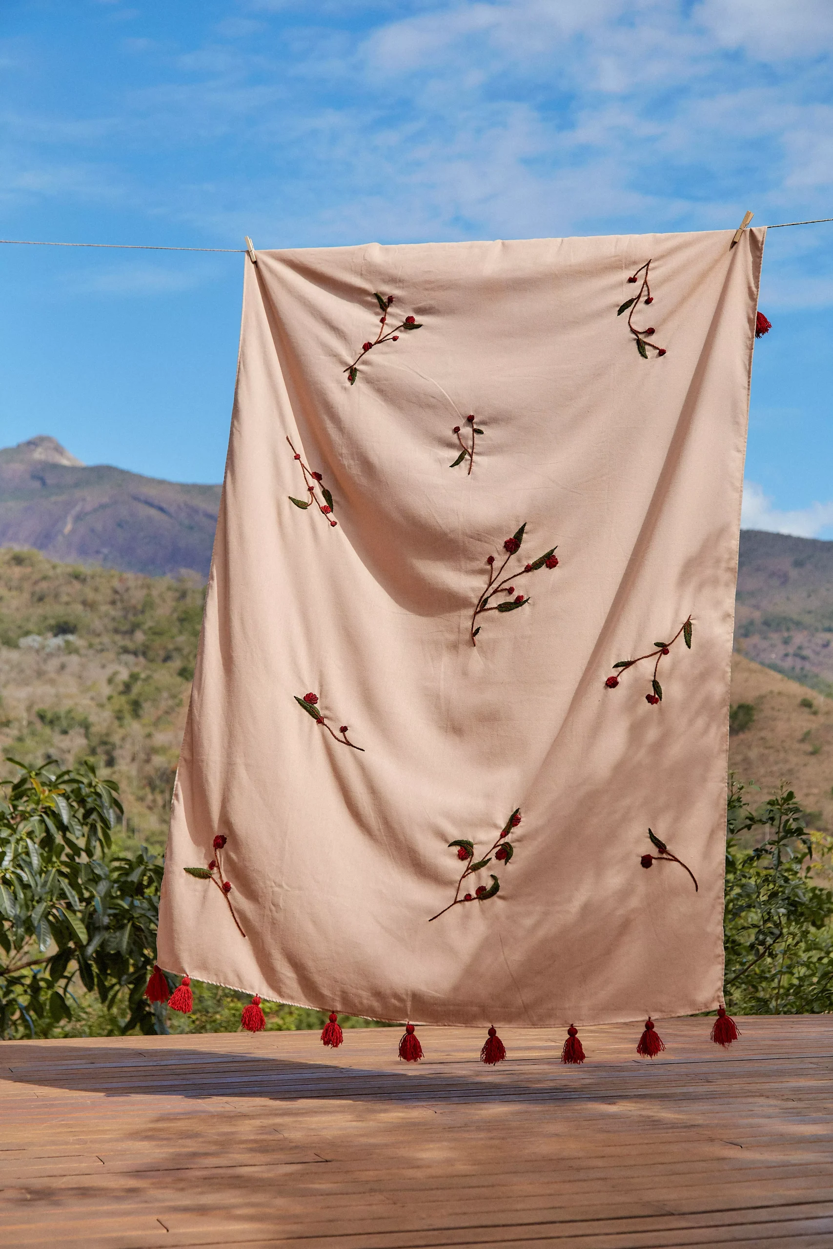 Pitanga Embroidered Blanket