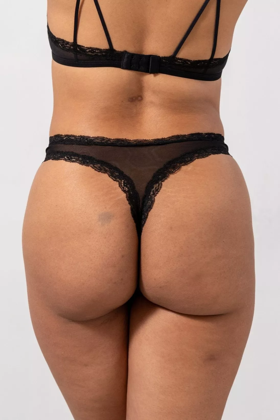 Understatement Thong Mesh Black