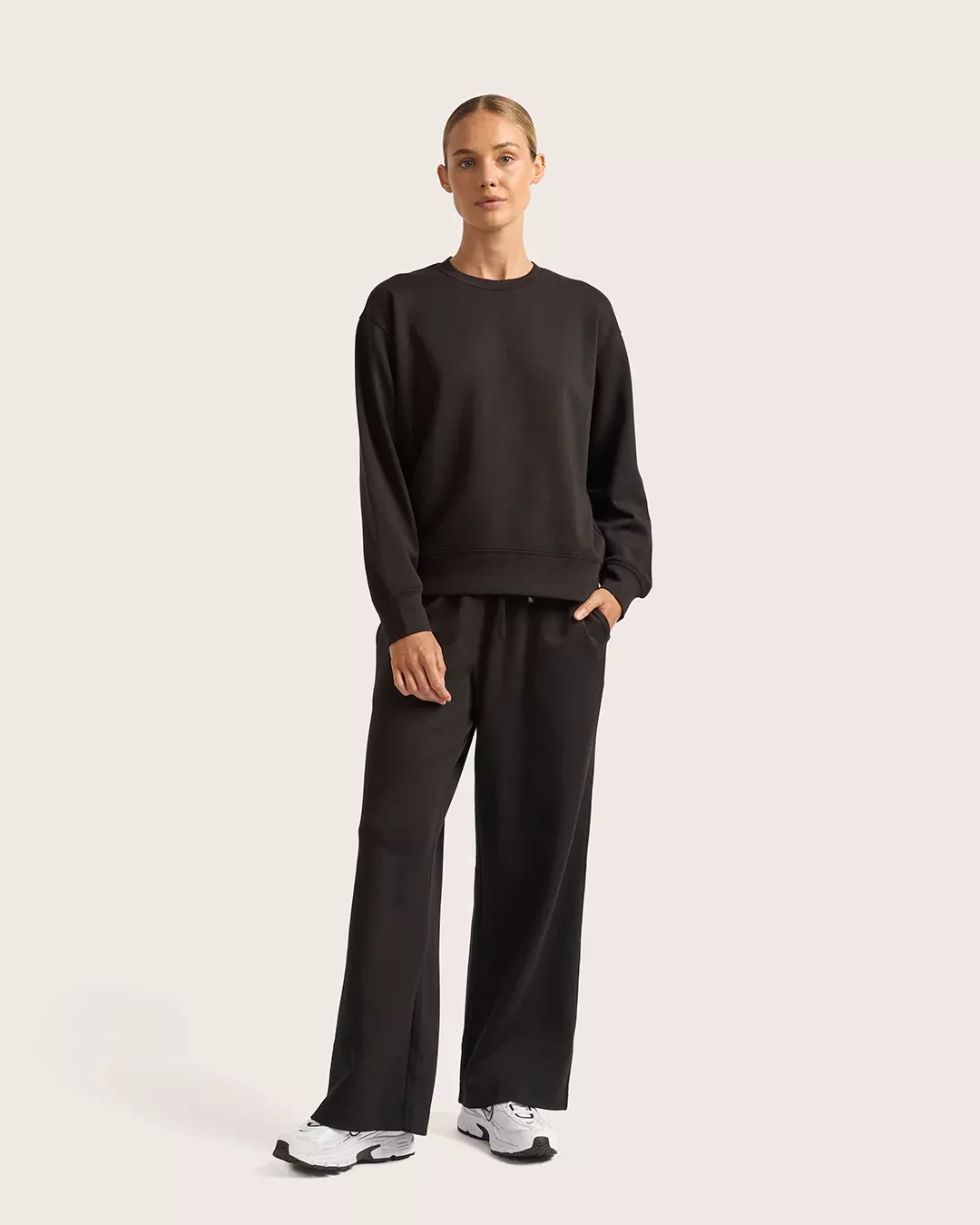 Women's Straight Leg Sweat Pants - Black